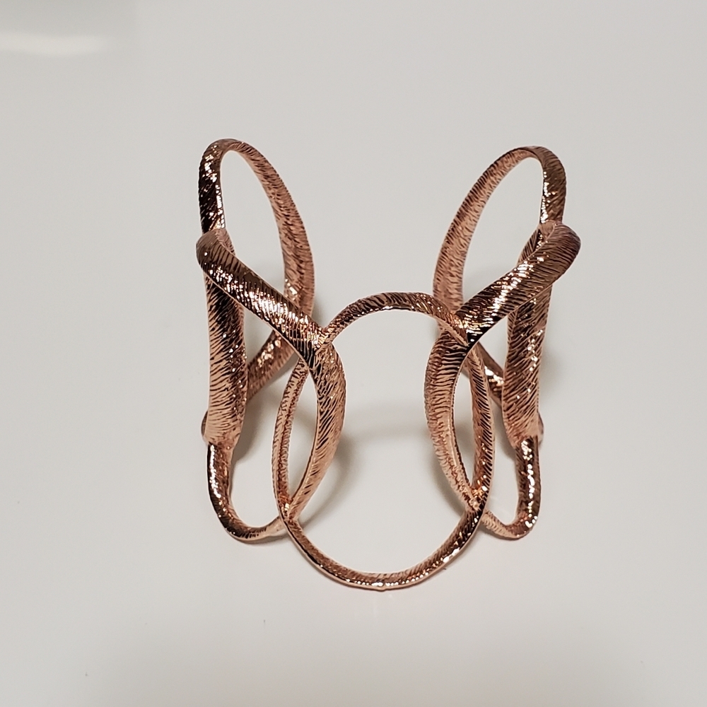 Ted Baker Gold Textured Hoop Tamii Cuff - Picture 7 of 9